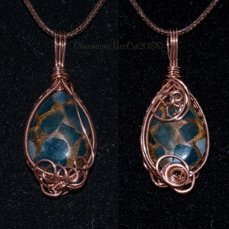 Picture of double-sided wire weave pendant